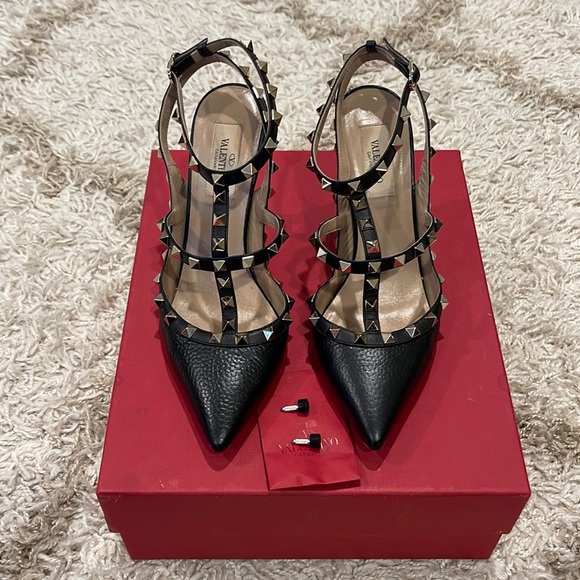 SOLD Valentino Rockstuds - Black grained leather with gold - Picture 1 of 7